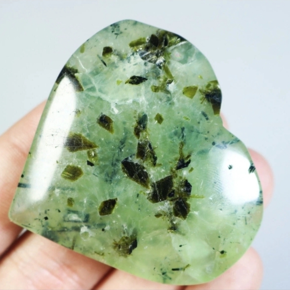 Natural Green Tourmaline And Mica In Prehnite Quartz Crystal Heart Stone Healing - Picture 2 of 10